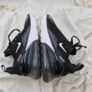Nike Air Max 270 sneakers black and white Womens size 6
